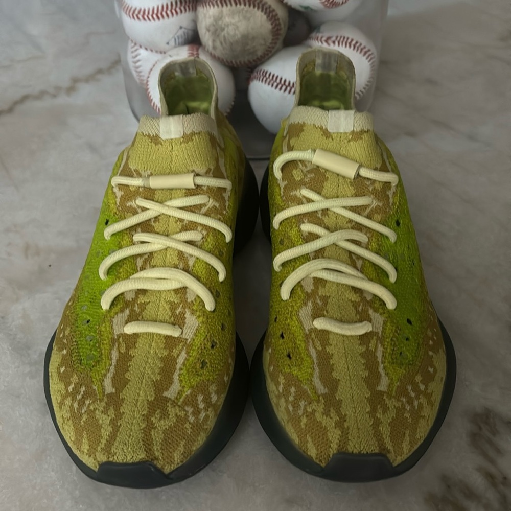 Woman size 8 Yezzy